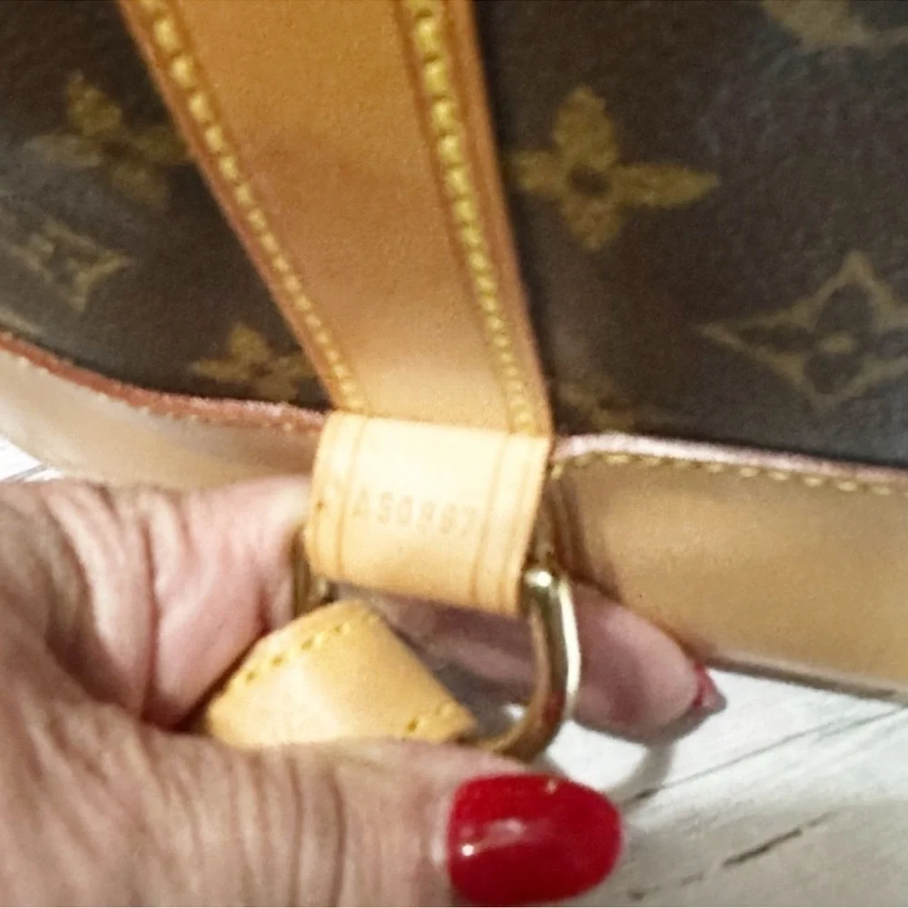 Louis Vuitton Vintage Monogram Randonnee GM
Shoulder Bag Purse - Picture 10 of 10